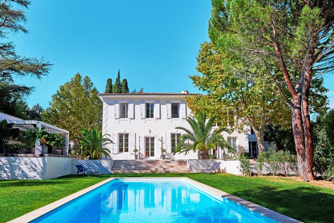 Property with Swimming-pool, Bouches-du-Rhône