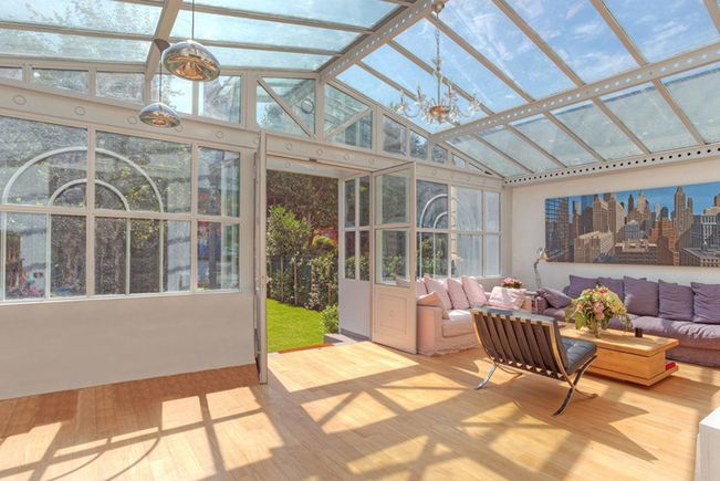 Private Mansion with Garden and Reception room, Paris 16th